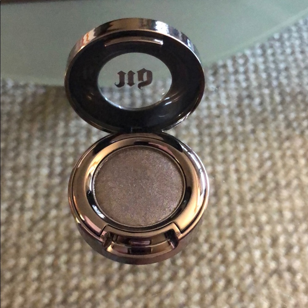 Urban Decay Eyeshadow in Mushroom